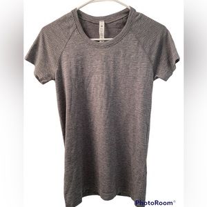 lululemon Swiftly Tech Short Sleeve 2.0 - Size 8